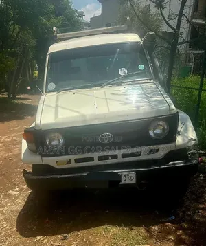 Toyota Land Cruiser 2002 White