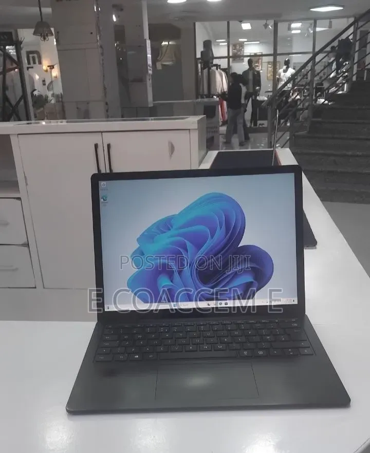 New Laptop Microsoft Surface 16GB Intel Core i7 SSD 512GB