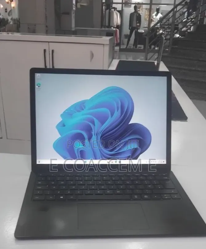 New Laptop Microsoft Surface 16GB Intel Core i7 SSD 512GB
