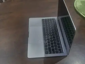 Laptop Apple MacBook Pro 2017 16GB Intel Core i5 SSD 512GB