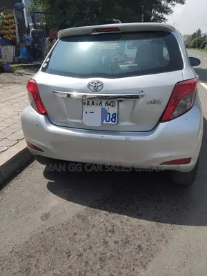 Toyota Yaris 2012 Silver