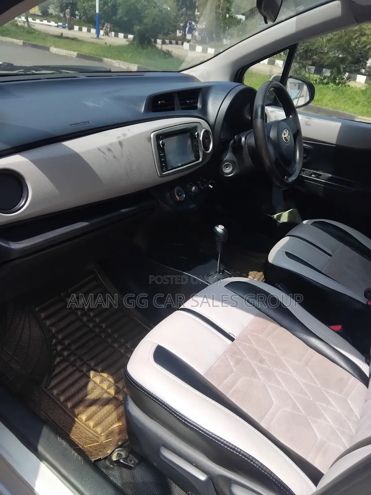 Toyota Yaris 2012 Silver