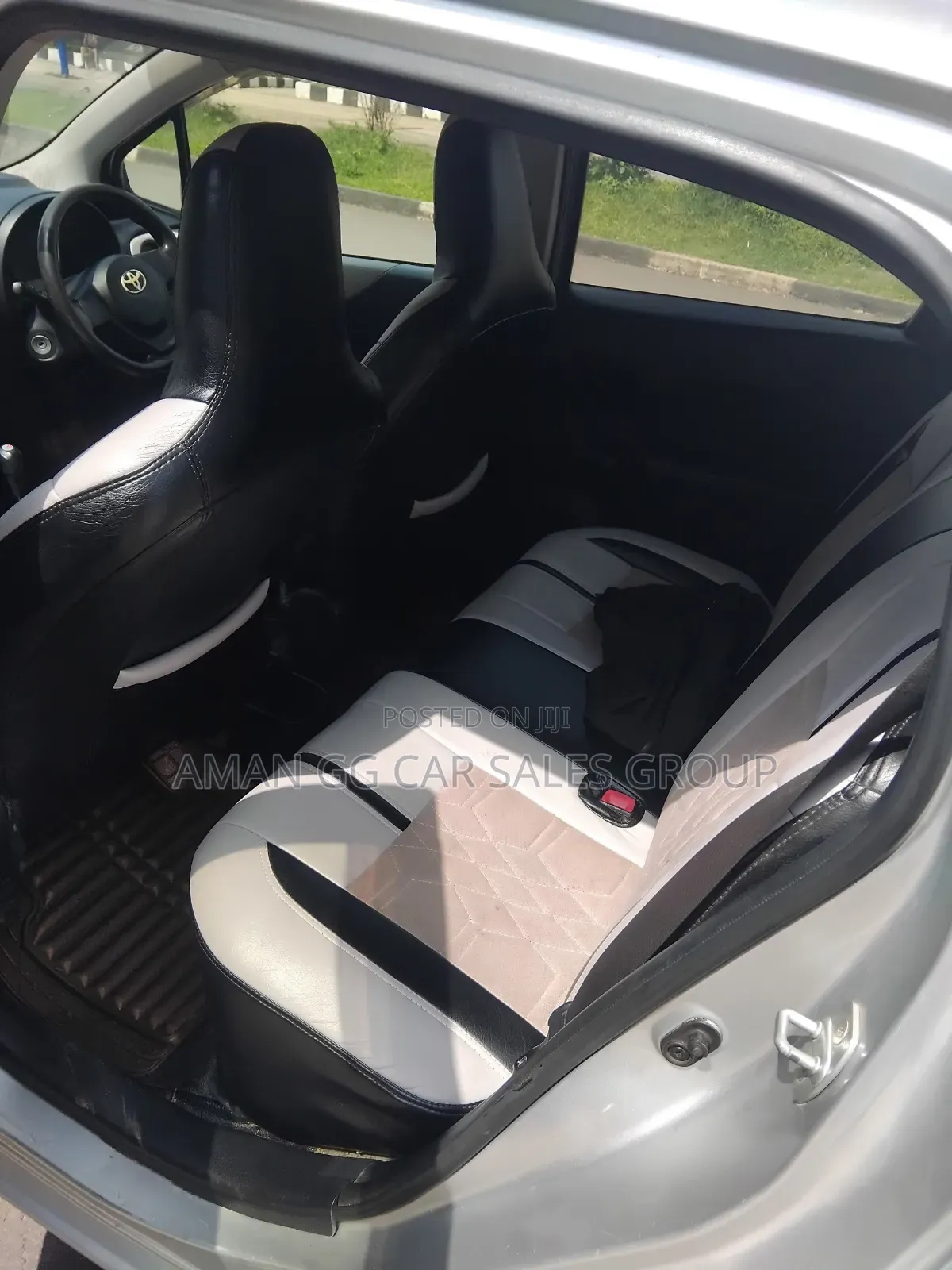 Toyota Yaris 2012 Silver