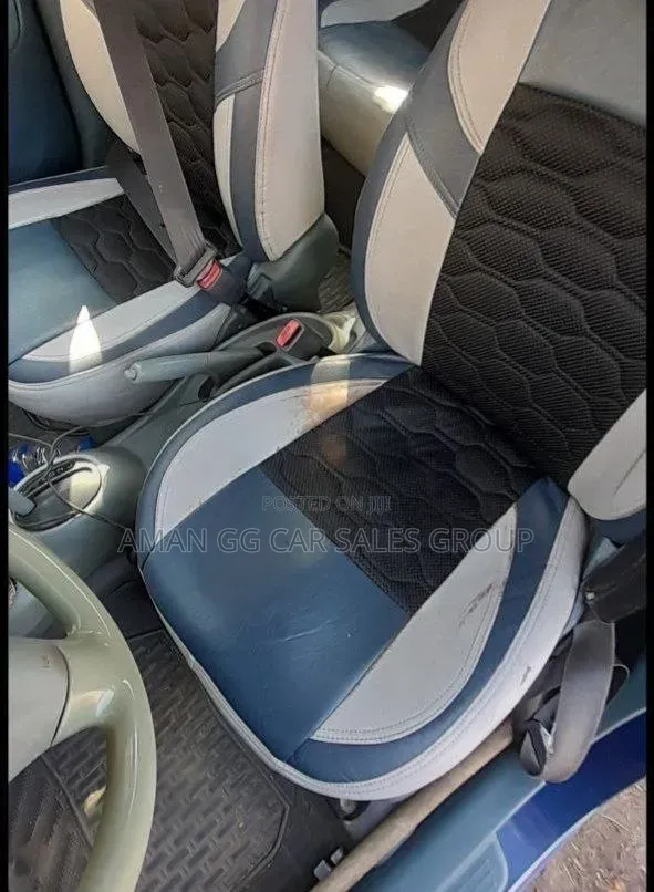 Toyota Vitz 2000 Blue