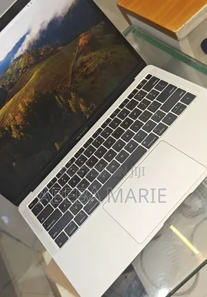 New Laptop Apple MacBook Air 2019 8GB Intel Core i5 SSD 256GB