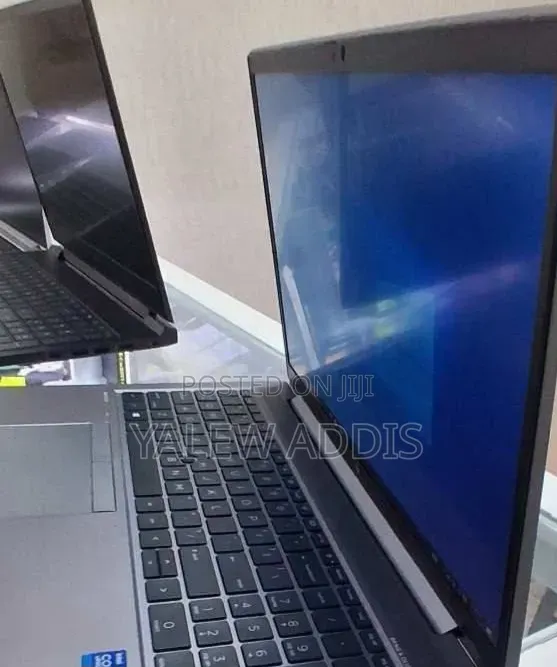 New Laptop HP ZBook Firefly 14 G10 16GB Intel Core i7 SSD 512GB