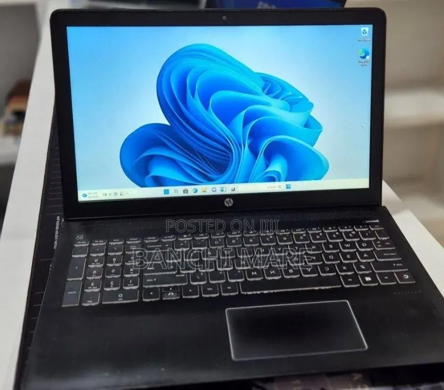 New Laptop HP Pavilion 15 8GB Intel Core i7 SSD 256GB