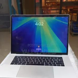 New Laptop Apple MacBook Pro 2019 16GB Intel Core i7 SSD 256GB