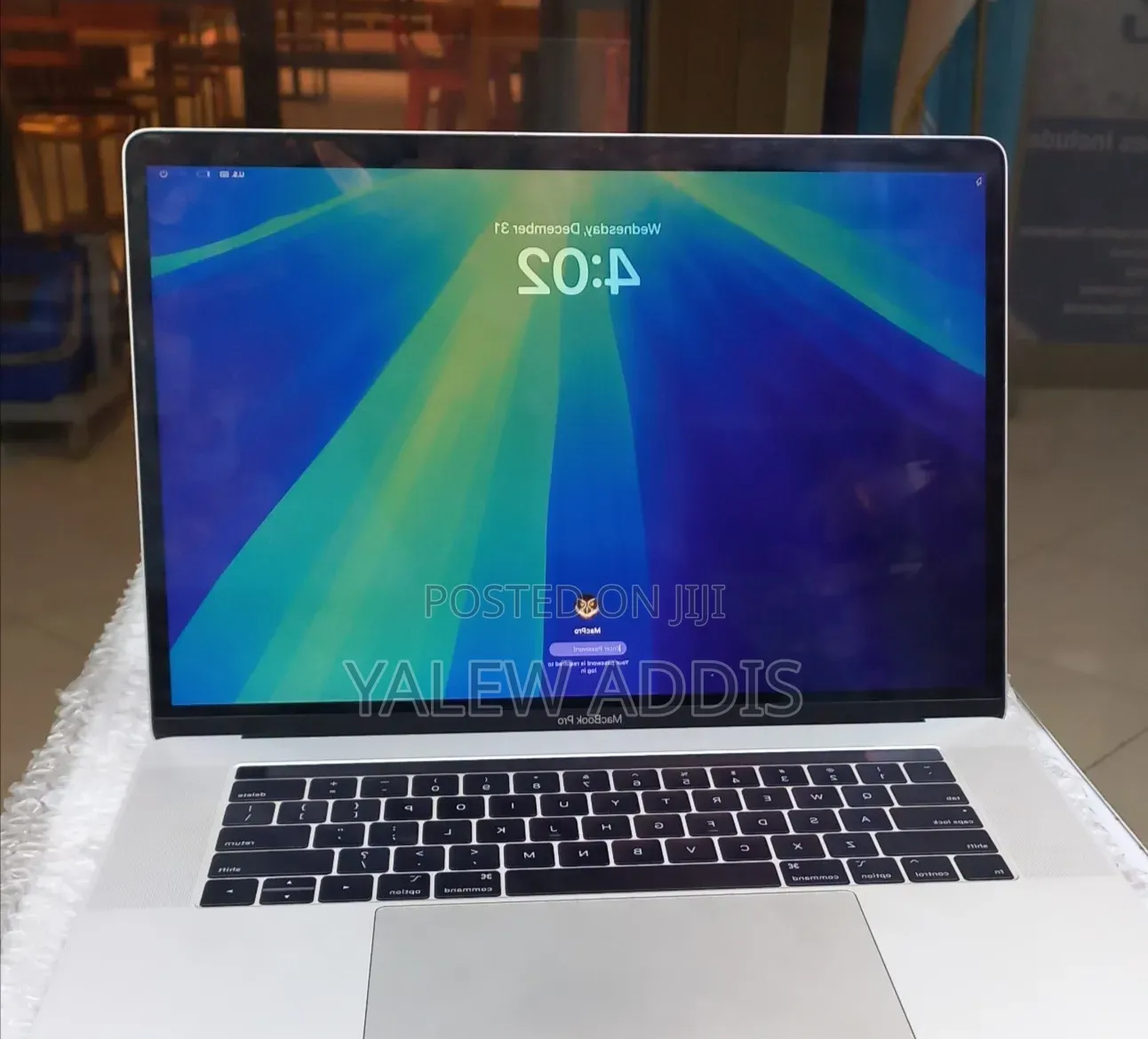 New Laptop Apple MacBook Pro 2019 16GB Intel Core i7 SSD 256GB