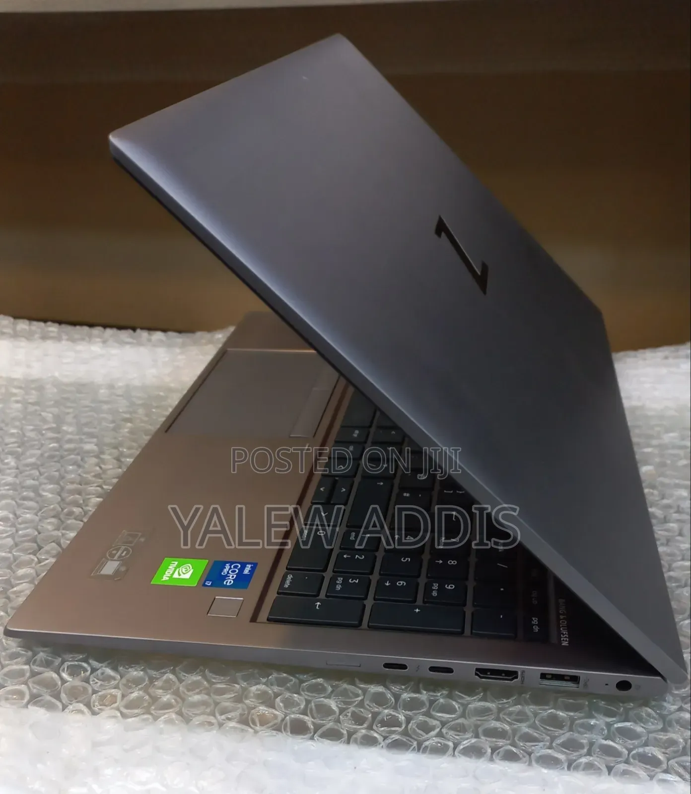 New Laptop HP ZBook Firefly G8 16GB Intel Core i7 SSD 512GB