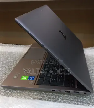 New Laptop HP ZBook Firefly G8 16GB Intel Core i7 SSD 512GB