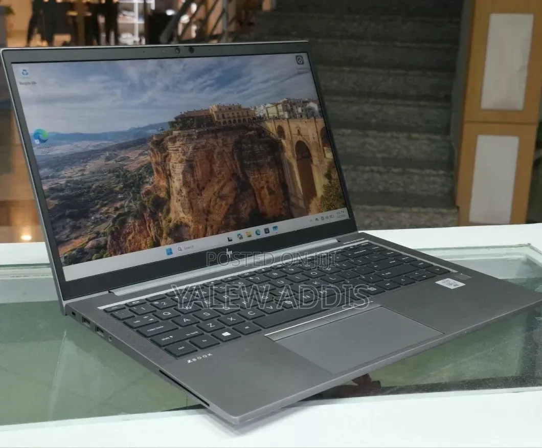 New Laptop HP ZBook Firefly 14 G10 16GB Intel Core i7 SSD 512GB