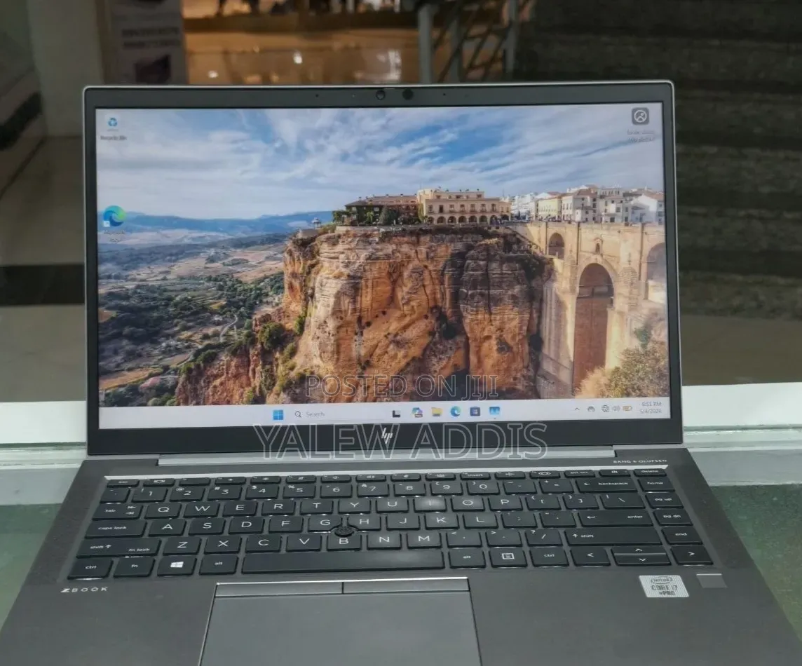 New Laptop HP ZBook Firefly 14 G10 16GB Intel Core i7 SSD 512GB