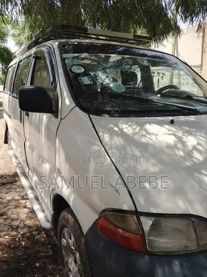 Toyota HiAce 2003 White