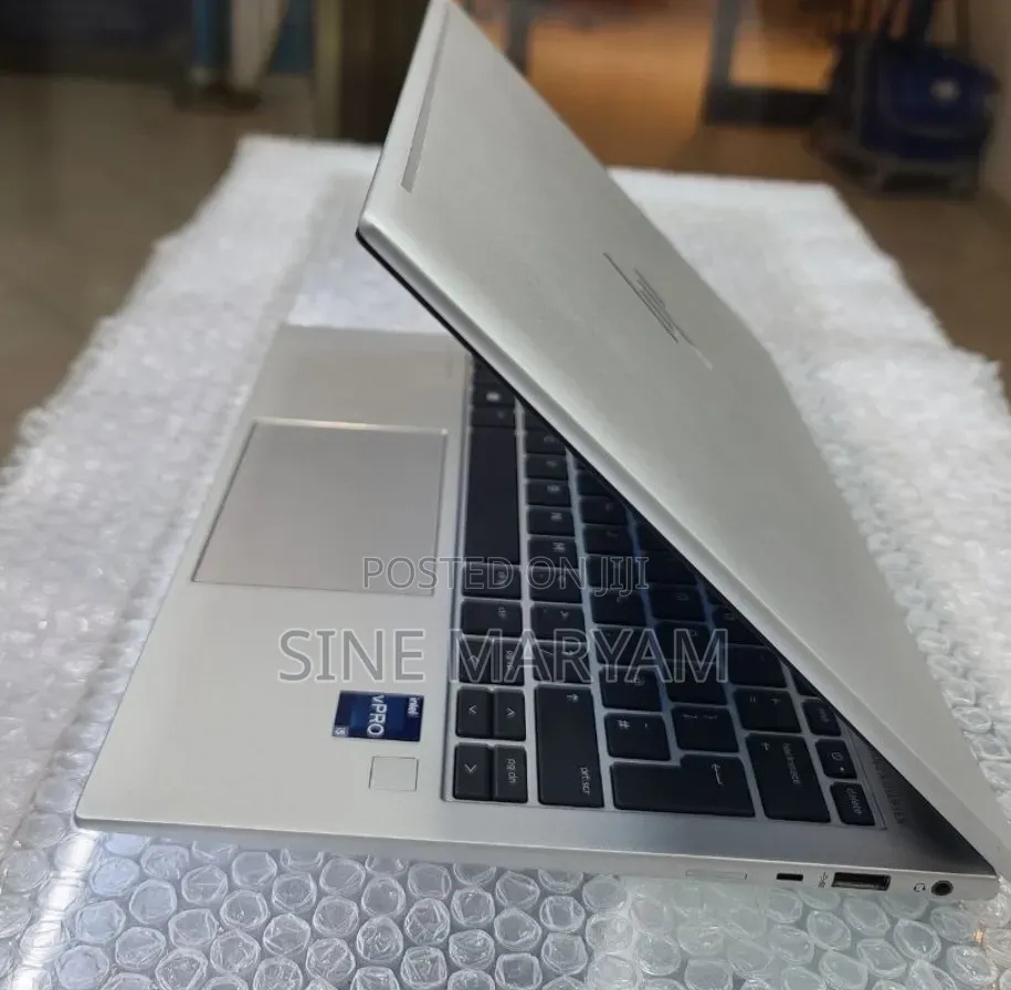 New Laptop HP EliteBook 830 G9 16GB Intel Core i5 SSD 512GB