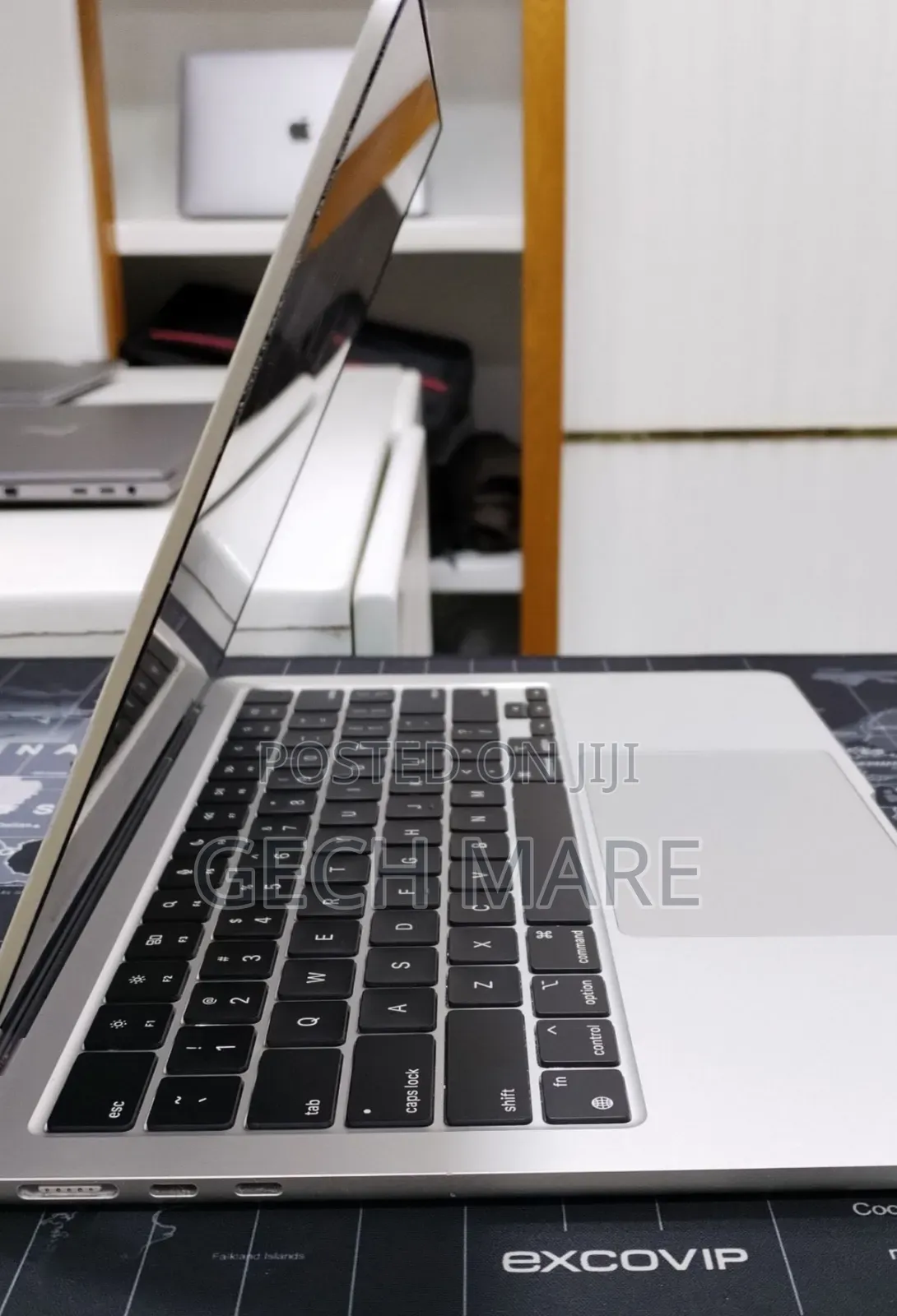 New Laptop Apple MacBook Air 2022 M2 8GB Intel SSD 256GB