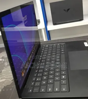 New Laptop Microsoft Surface 16GB Intel Core i7 SSD 512GB