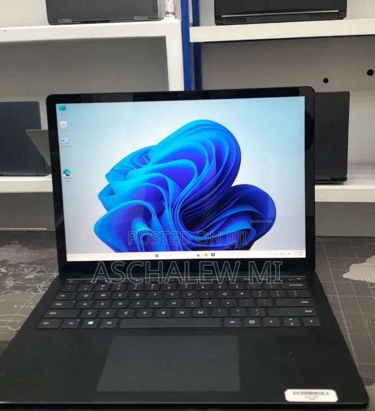 New Laptop Microsoft Surface 16GB Intel Core i7 SSD 512GB