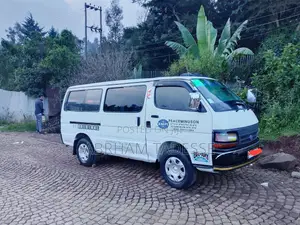 Toyota HiAce 2004 White