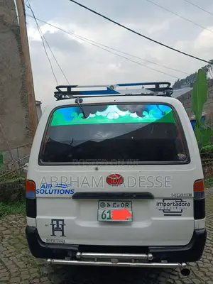 Toyota HiAce 2004 White