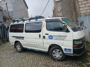 Toyota HiAce 2004 White