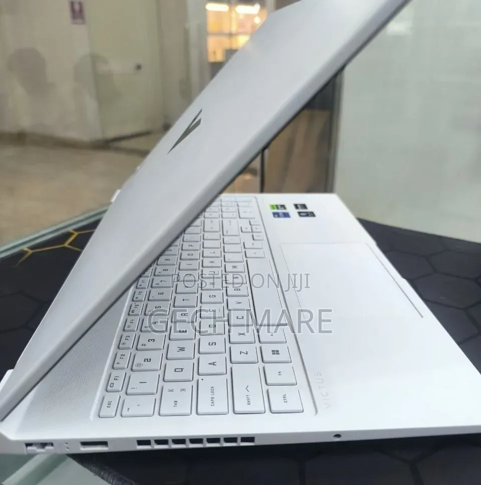 New Laptop HP Victus 15 16GB Intel Core i7 SSD 1T
