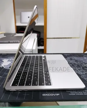 New Laptop Apple MacBook Air 2022 M2 8GB Apple M2 SSD 256GB