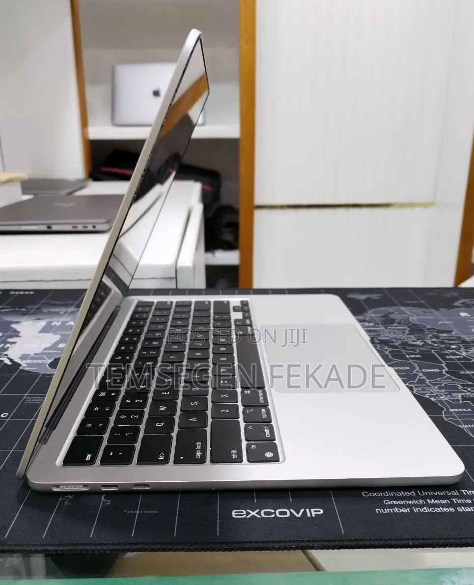 New Laptop Apple MacBook Air 2022 M2 8GB Apple M2 SSD 256GB