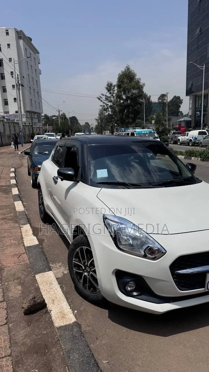 Suzuki Swift 2022 White