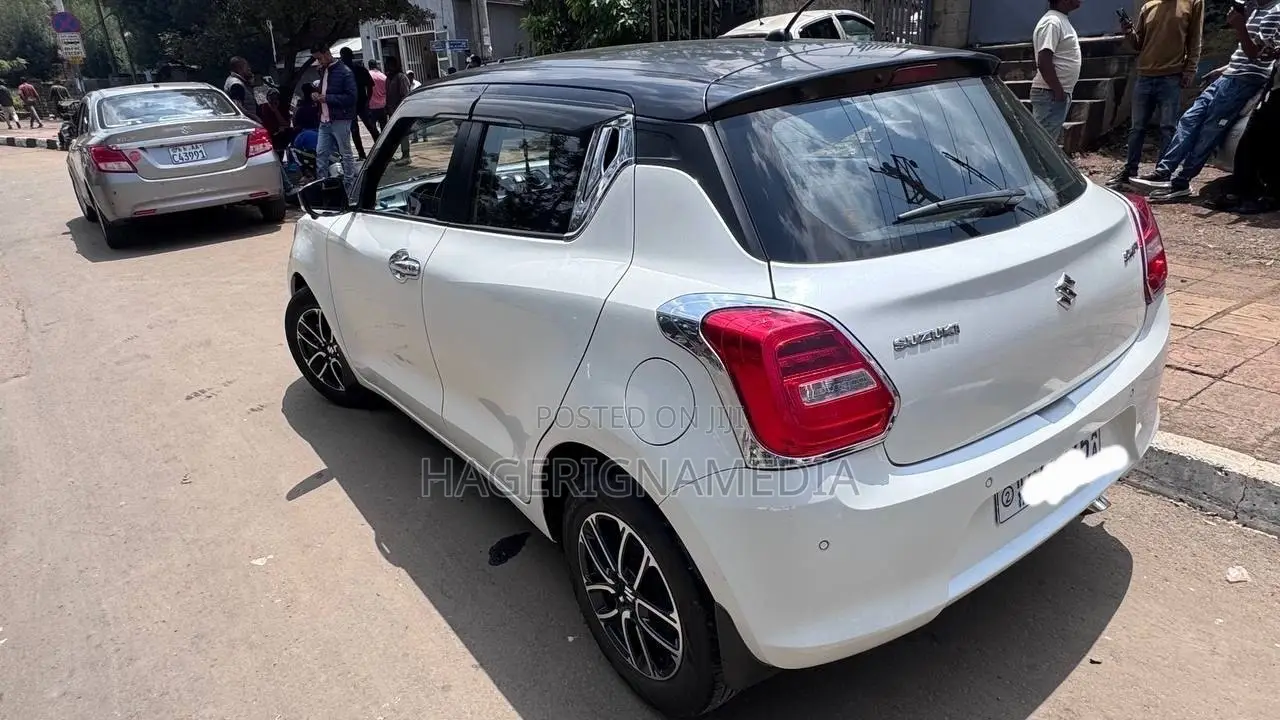 Suzuki Swift 2022 White