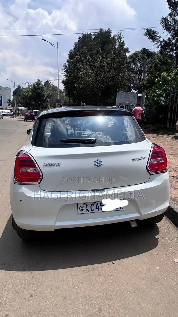 Suzuki Swift 2022 White