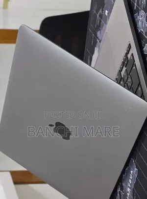 New Laptop Apple MacBook Pro 2020 8GB Intel Core i5 SSD 512GB