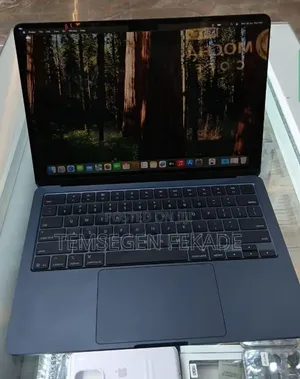 New Laptop Apple MacBook Air 2025 M4 16GB Apple M4 SSD 256GB