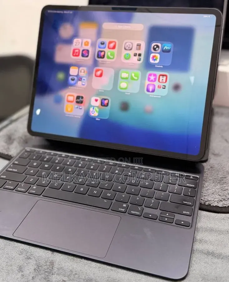 New Laptop Apple MacBook Pro 2024 M4 8GB Intel Core i5 SSD 512GB