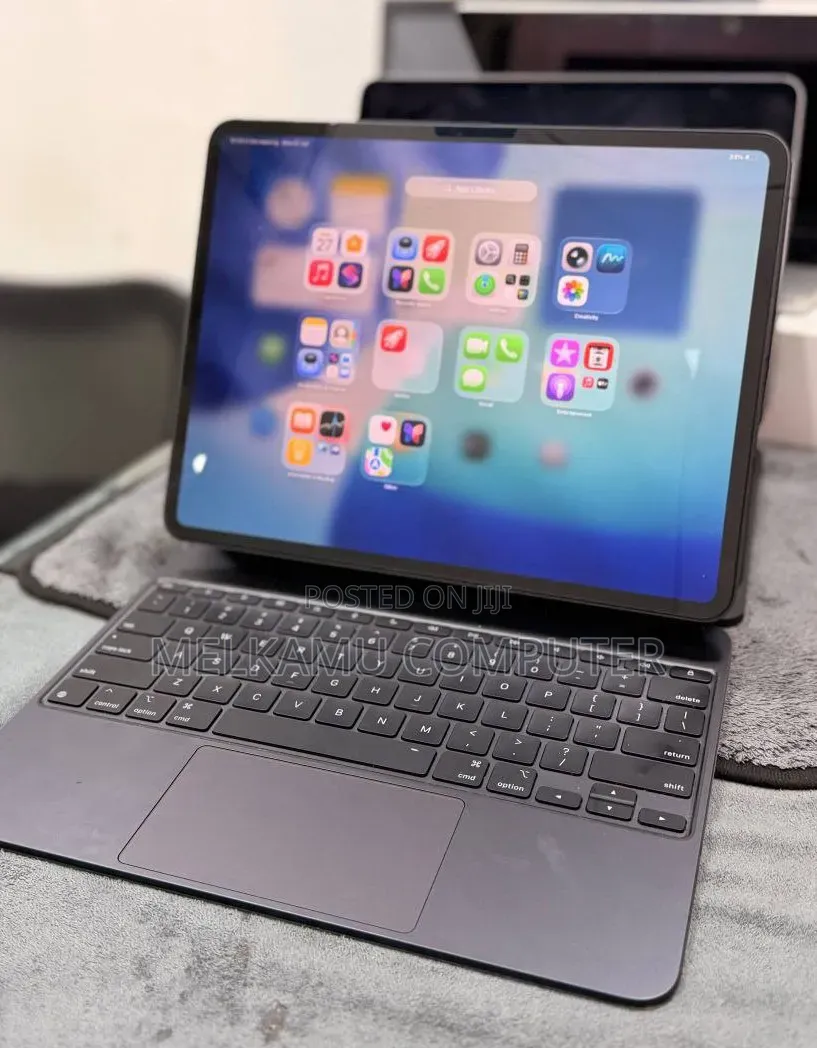 New Laptop Apple MacBook Pro 2024 M4 8GB Intel Core i5 SSD 512GB