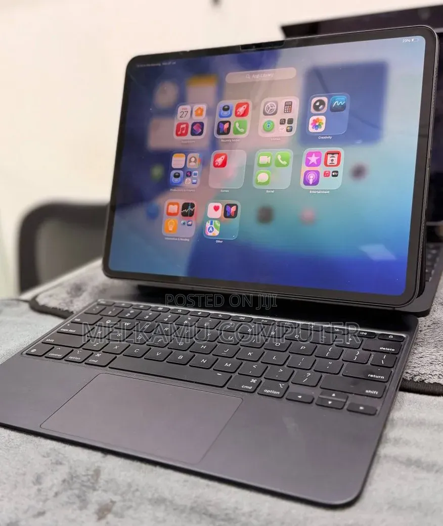 New Laptop Apple MacBook Pro 2024 M4 8GB Intel Core i5 SSD 512GB