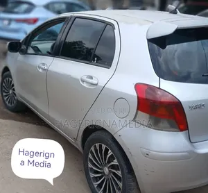 Toyota Yaris 2010 Silver