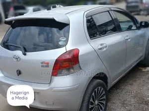 Toyota Yaris 2010 Silver