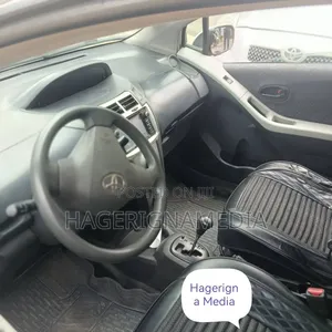 Toyota Yaris 2010 Silver