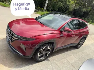 Hyundai Tucson 2022 Red