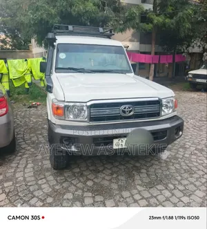 Toyota Land Cruiser 2013 White