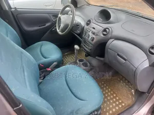 Toyota Vitz 2002 Gray