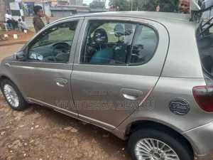 Toyota Vitz 2002 Gray