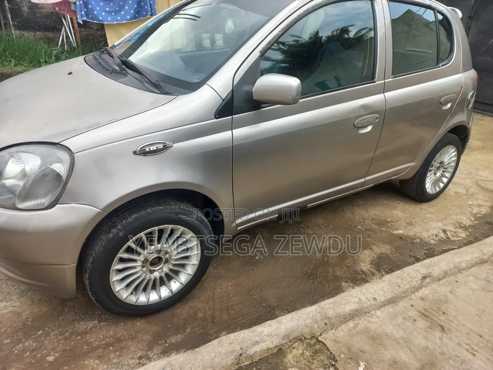 Toyota Vitz 2002 Gray