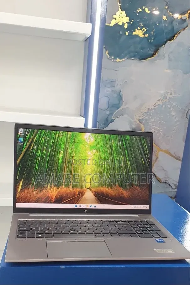 New Laptop HP ZBook Firefly G8 16GB Intel Core i7 SSD 512GB