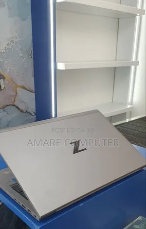 New Laptop HP ZBook Firefly G8 16GB Intel Core i7 SSD 512GB
