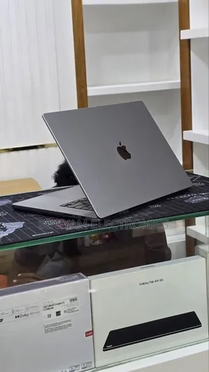 New Laptop Apple MacBook Pro 2021 M1 32GB Apple M1 Pro SSD 512GB