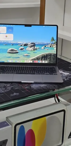 New Laptop Apple MacBook Air 2022 M2 16GB Apple M2 SSD 256GB