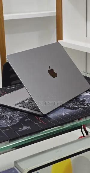 New Laptop Apple MacBook Air 2022 M2 16GB Apple M2 SSD 256GB