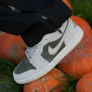 Nike Air Jordan 1 Low SE Medium Olive/Sail